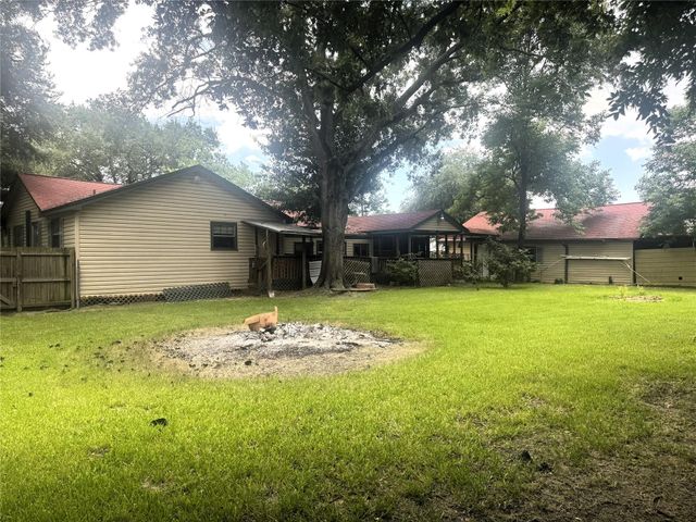 7915 Spivey Road, Highlands, TX 77562