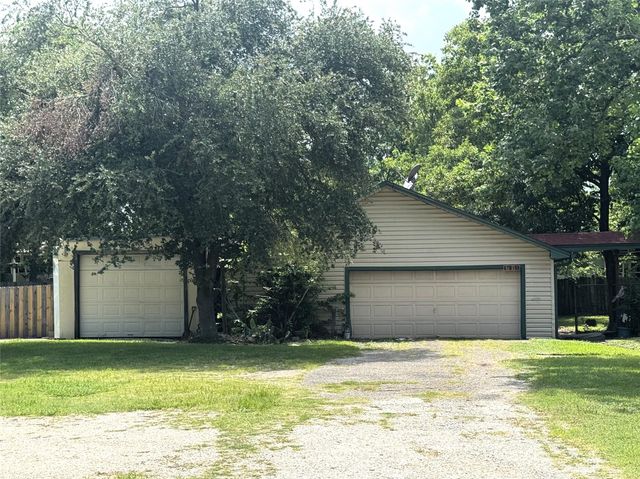 7915 Spivey Road, Highlands, TX 77562