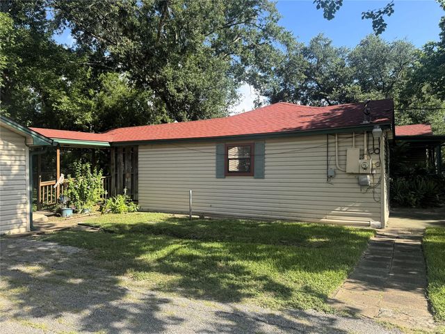 7915 Spivey Road, Highlands, TX 77562