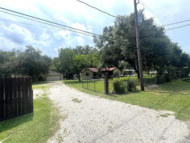 7915 Spivey Road, Highlands, TX 77562