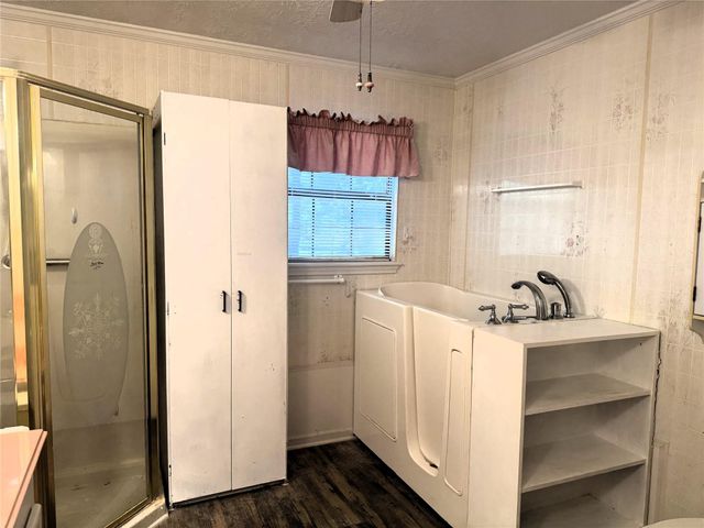 7915 Spivey Road, Highlands, TX 77562