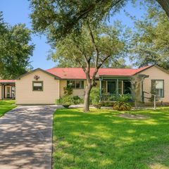 7915 Spivey Road, Highlands, TX 77562
