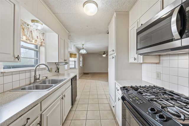 2903 Ashbury Drive, Arlington, TX 76015