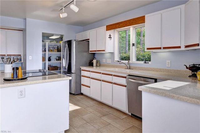 13 Fox Gate WAY, Hampton, VA 23664