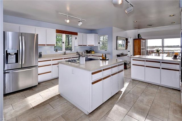13 Fox Gate WAY, Hampton, VA 23664