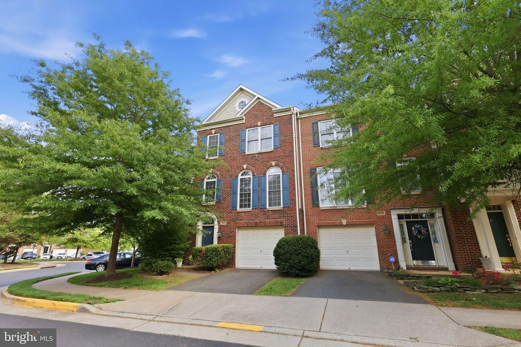 13601 LAVENDER MIST LN, Centreville, VA 20120