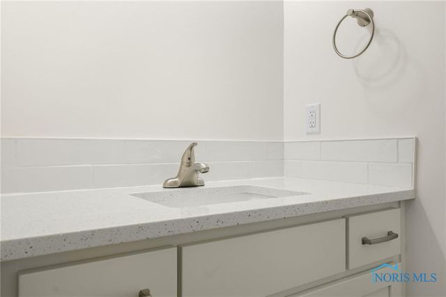 232 SOUTH BRIDGE Road, Northwood, OH 43619