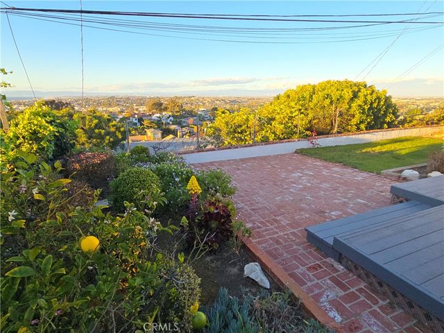 341 Avenida Atezada, Redondo Beach, CA 90277