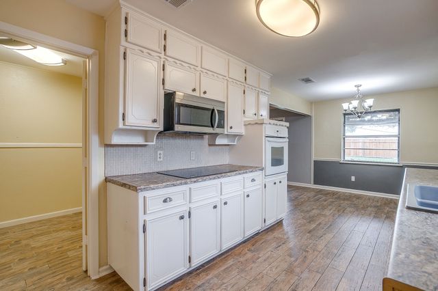 6512 Arthur Drive, Edgecliff Village, TX 76134