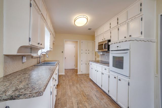 6512 Arthur Drive, Edgecliff Village, TX 76134