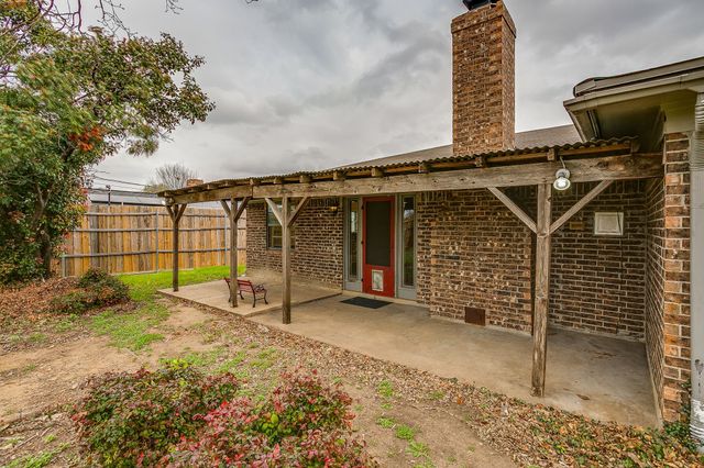 6512 Arthur Drive, Edgecliff Village, TX 76134