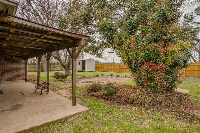 6512 Arthur Drive, Edgecliff Village, TX 76134