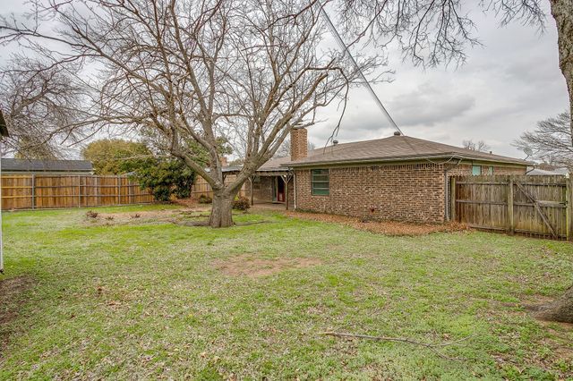 6512 Arthur Drive, Edgecliff Village, TX 76134