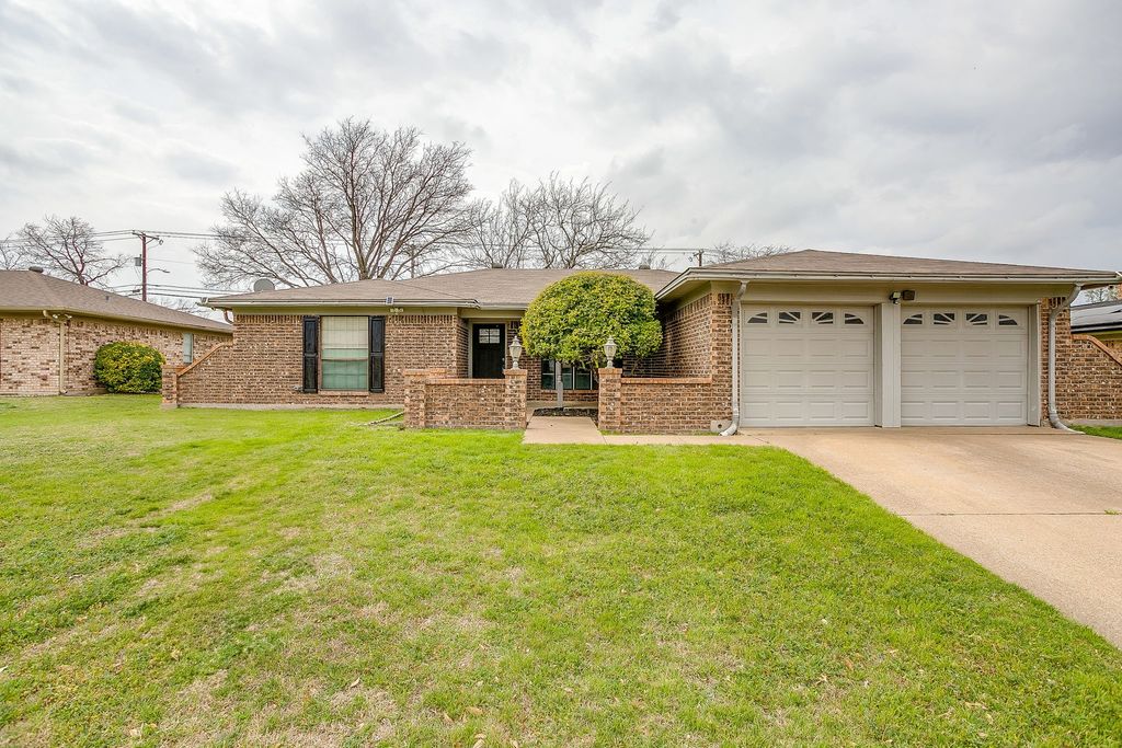 6512 Arthur Drive, Edgecliff Village, TX 76134
