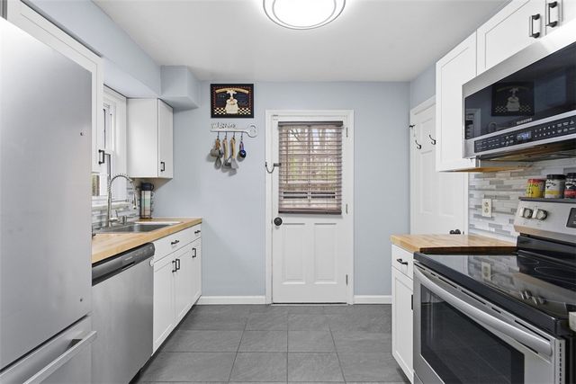 3300 Crestview Dr, Bethel Park, PA 15102