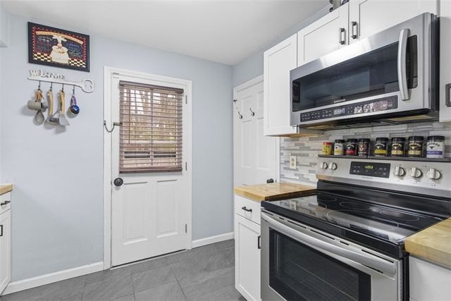 3300 Crestview Dr, Bethel Park, PA 15102