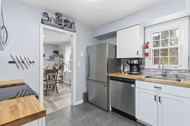 3300 Crestview Dr, Bethel Park, PA 15102