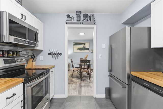 3300 Crestview Dr, Bethel Park, PA 15102