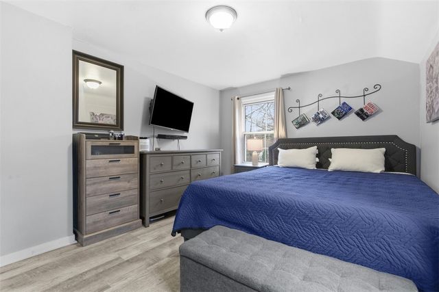 3300 Crestview Dr, Bethel Park, PA 15102