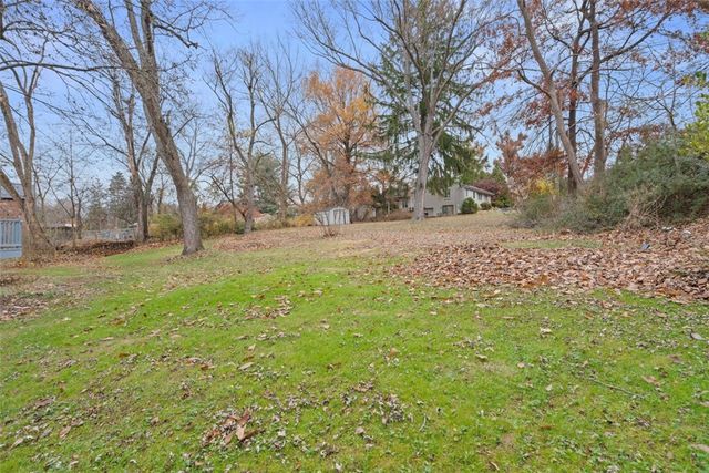 3300 Crestview Dr, Bethel Park, PA 15102