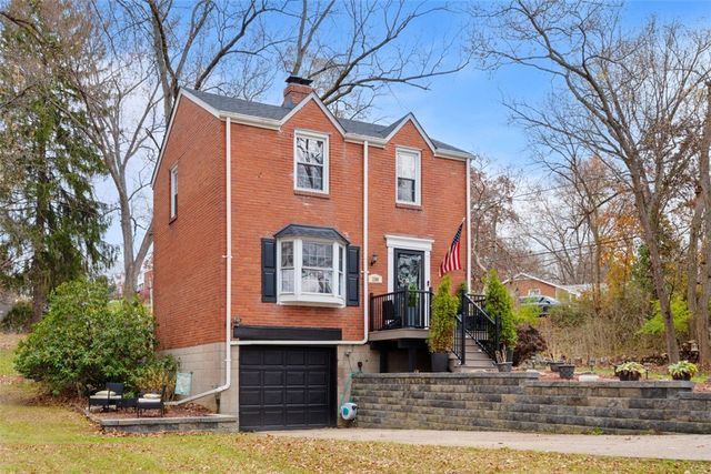 3300 Crestview Dr, Bethel Park, PA 15102