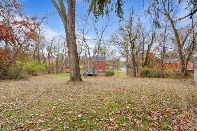 3300 Crestview Dr, Bethel Park, PA 15102