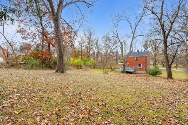 3300 Crestview Dr, Bethel Park, PA 15102