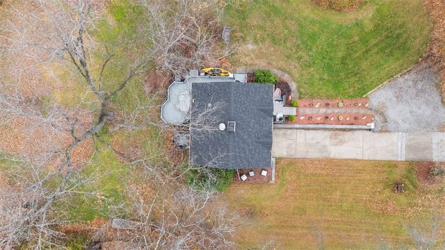 3300 Crestview Dr, Bethel Park, PA 15102