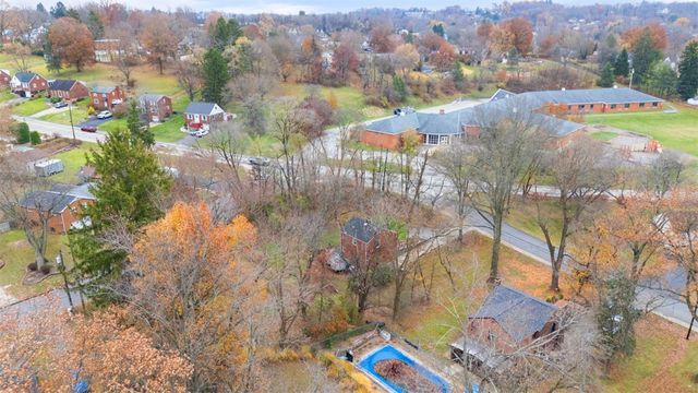 3300 Crestview Dr, Bethel Park, PA 15102