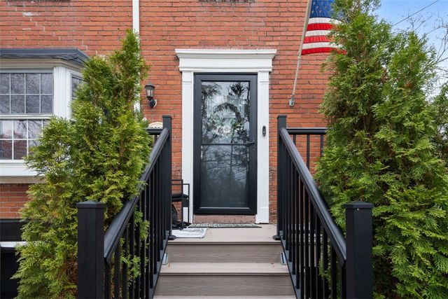 3300 Crestview Dr, Bethel Park, PA 15102