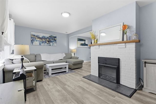 3300 Crestview Dr, Bethel Park, PA 15102