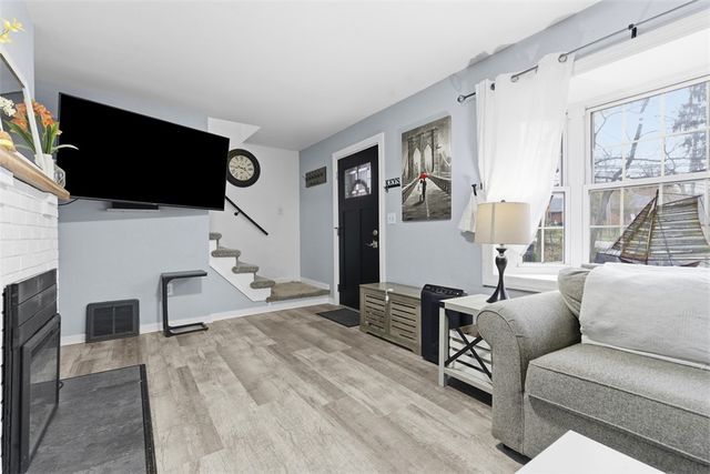 3300 Crestview Dr, Bethel Park, PA 15102