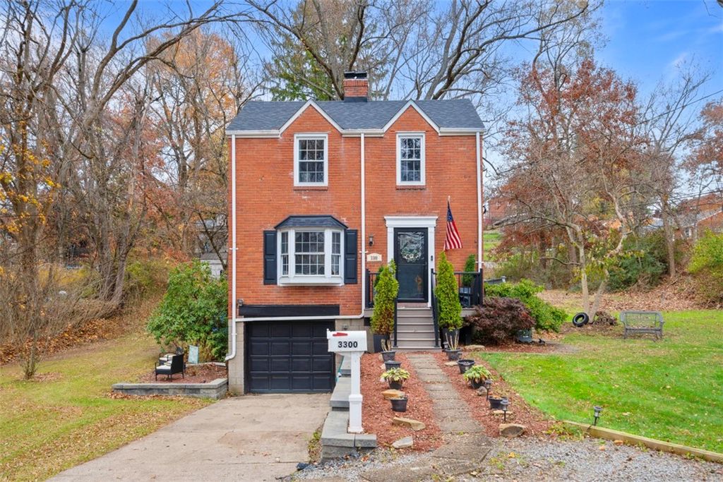 3300 Crestview Dr, Bethel Park, PA 15102