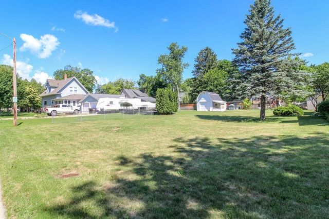 519 Giles Street, Lake Mills, WI 53551