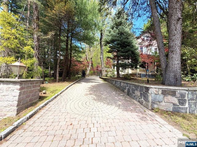 260 Glen Avenue, Midland Park, NJ 07432