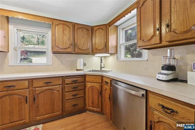 260 Glen Avenue, Midland Park, NJ 07432