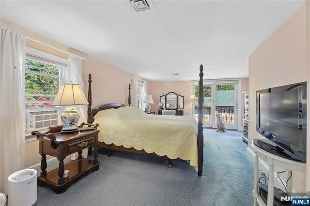 260 Glen Avenue, Midland Park, NJ 07432