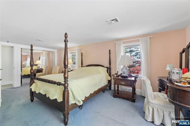 260 Glen Avenue, Midland Park, NJ 07432