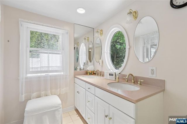 260 Glen Avenue, Midland Park, NJ 07432