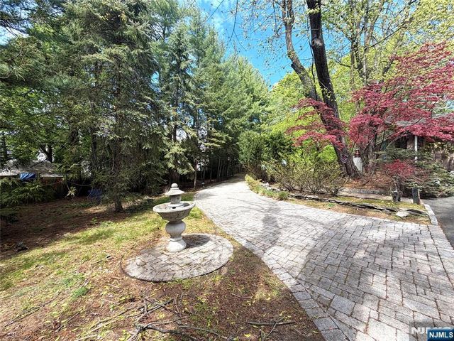 260 Glen Avenue, Midland Park, NJ 07432