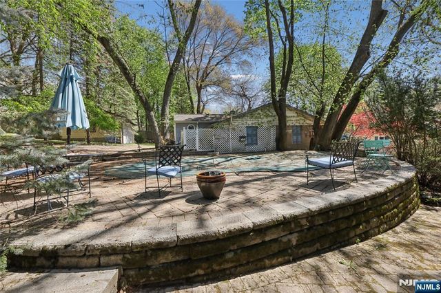 260 Glen Avenue, Midland Park, NJ 07432