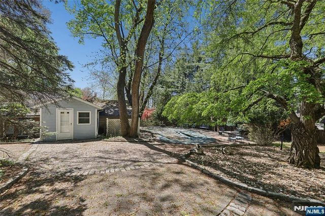 260 Glen Avenue, Midland Park, NJ 07432