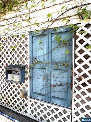 260 Glen Avenue, Midland Park, NJ 07432