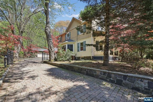 260 Glen Avenue, Midland Park, NJ 07432