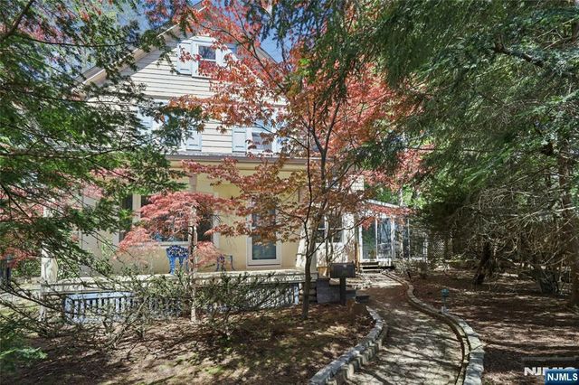 260 Glen Avenue, Midland Park, NJ 07432