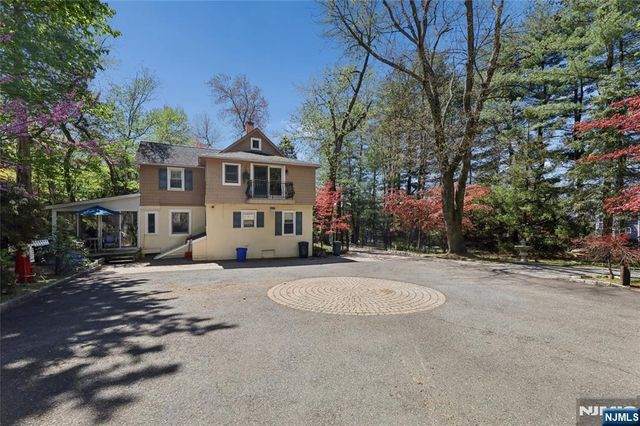 260 Glen Avenue, Midland Park, NJ 07432