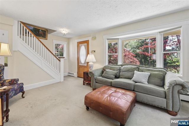 260 Glen Avenue, Midland Park, NJ 07432