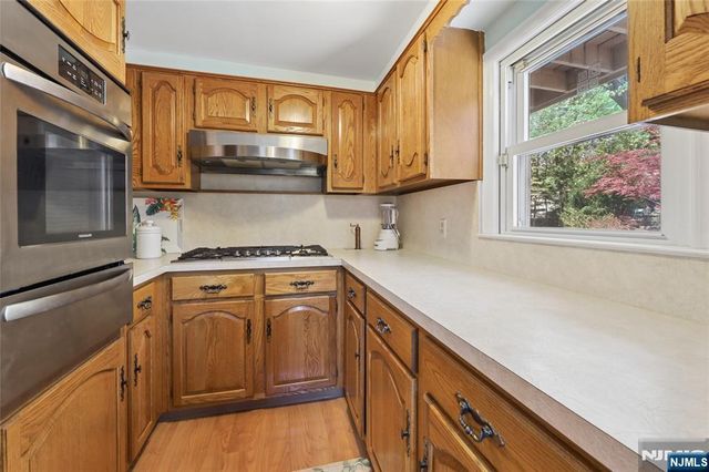 260 Glen Avenue, Midland Park, NJ 07432