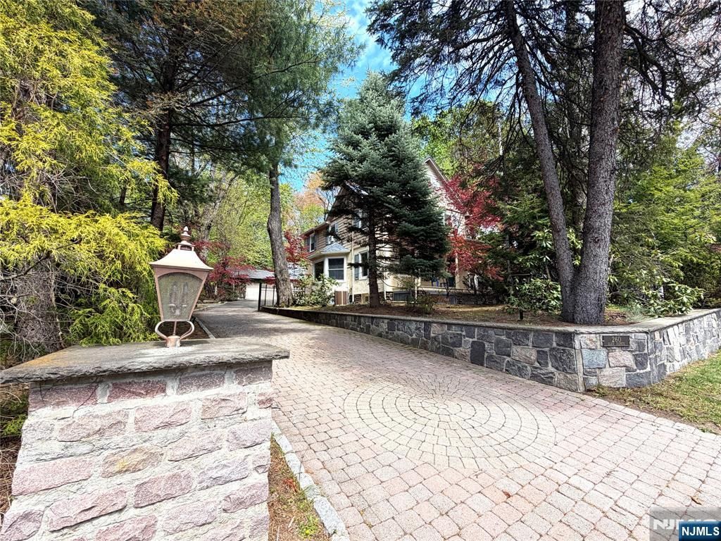 260 Glen Avenue, Midland Park, NJ 07432
