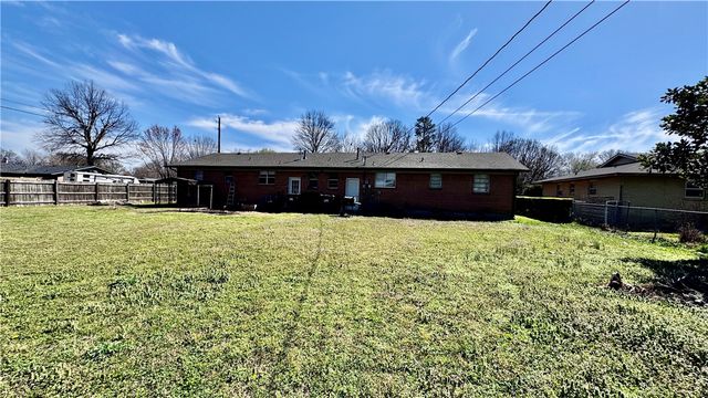 2000 A & B Dee Avenue, Springdale, AR 72762